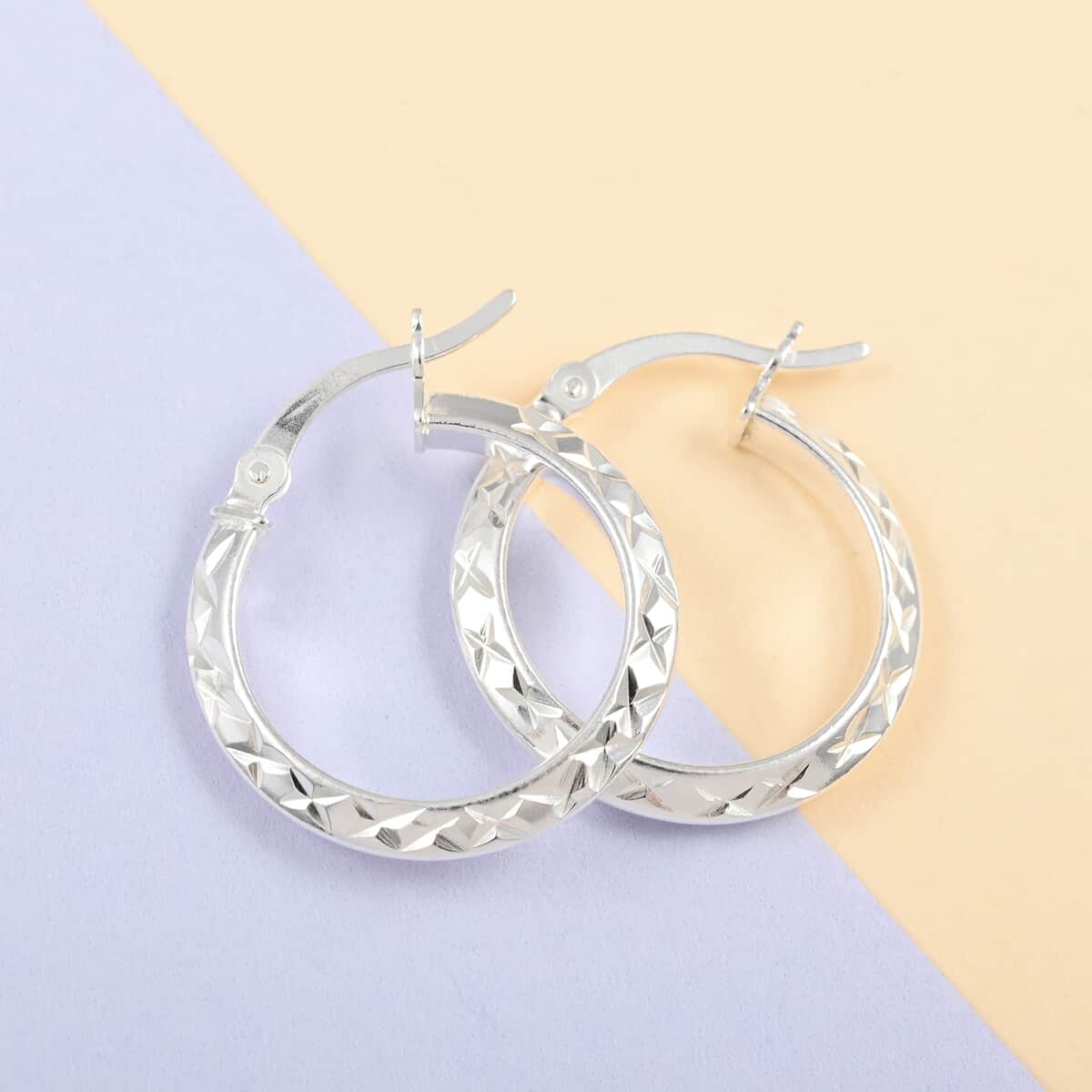 Sterling Silver Diamond-Cut Hoop Earrings 2 Grams image number 1