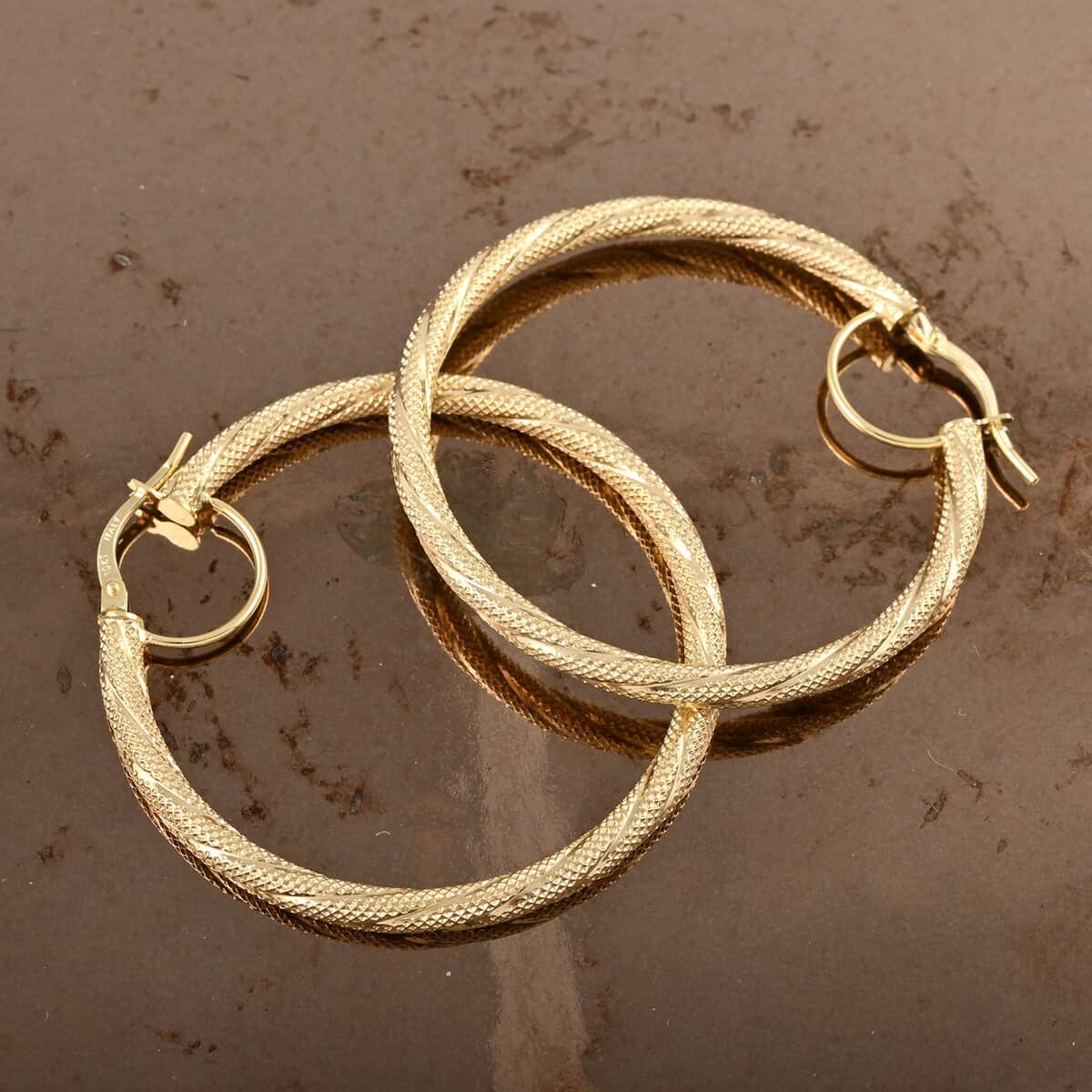 Italian 10K Yellow Gold Hoop Earrings 2.30 Grams image number 1