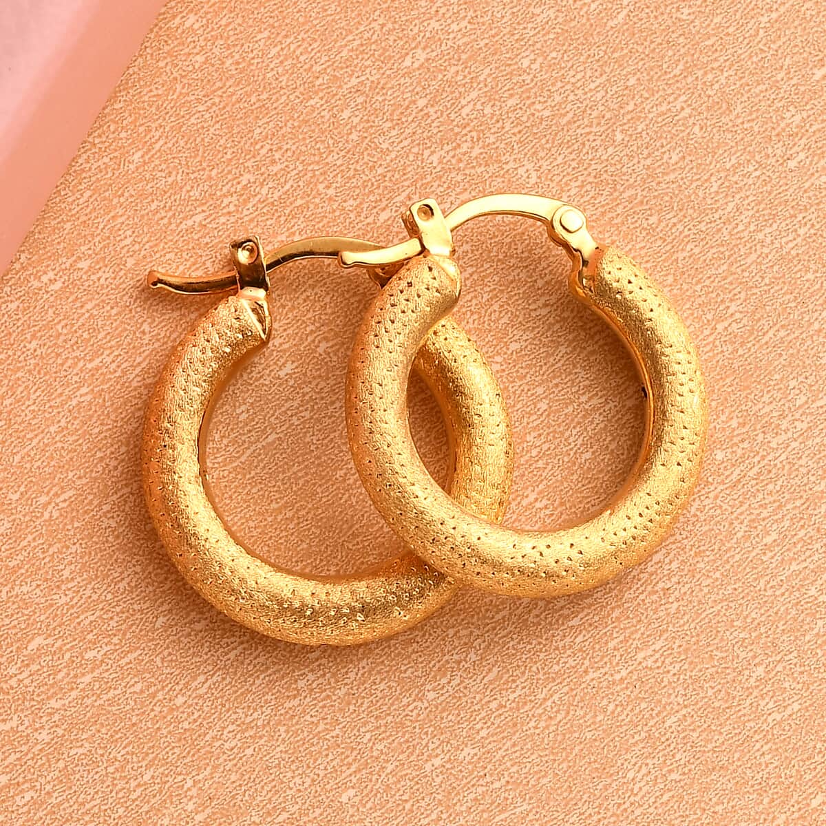 Super Find Electroforming Gold Collection 22K Yellow Gold Hoop Earrings 3.35 Grams image number 1