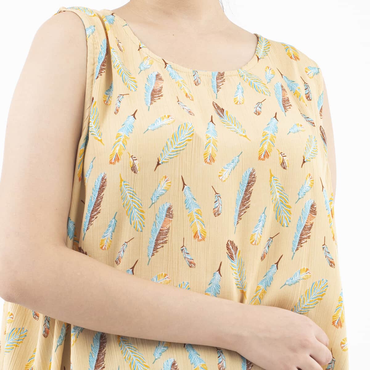 Tamsy Beige Feather Print Top - One Size Plus image number 4