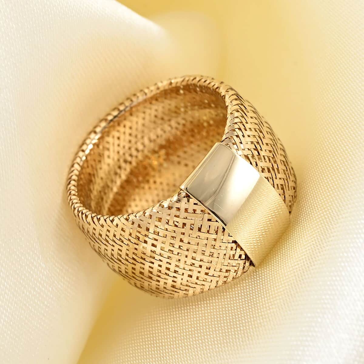 DOORBUSTER Maestro Gold Collection Italian 10K Yellow Gold Stretch Mesh Ring (Medium) image number 1