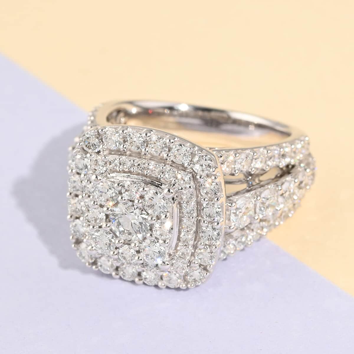 NY CLOSEOUT 14K White Gold G-H VS-SI Luxuriant Lab Grown Diamond Cluster Ring (Size 7.0) 8.80 Grams 3.25 ctw image number 1