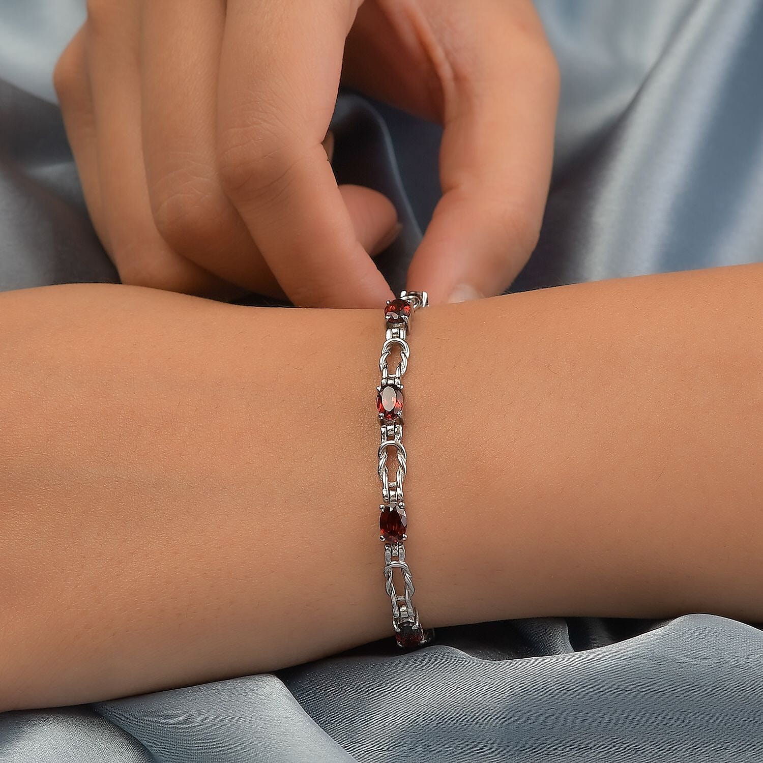 Mozambique Garnet 4.35 ctw Line Bracelet in Stainless Steel (7.25 In)