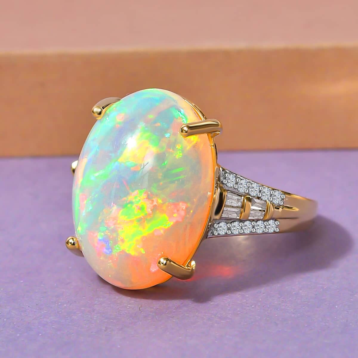LUXORO 10K Yellow Gold AAA Ethiopian Welo Opal and G-H I3 Diamond Ring (Size 7.0) 3.65 Grams 8.25 ctw image number 1