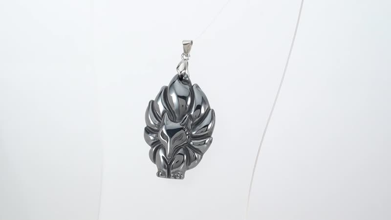 Carved Fox Terahertz Pendant in Silvertone 87.00 ctw