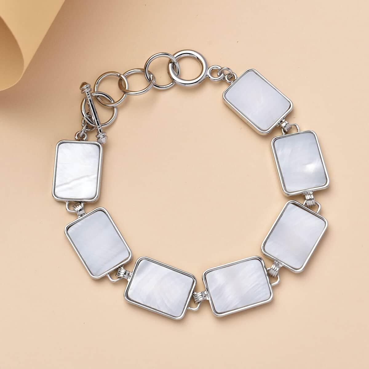 White Shell Geometrical Shaped Link Bracelet in Silvertone (8-10In) image number 1
