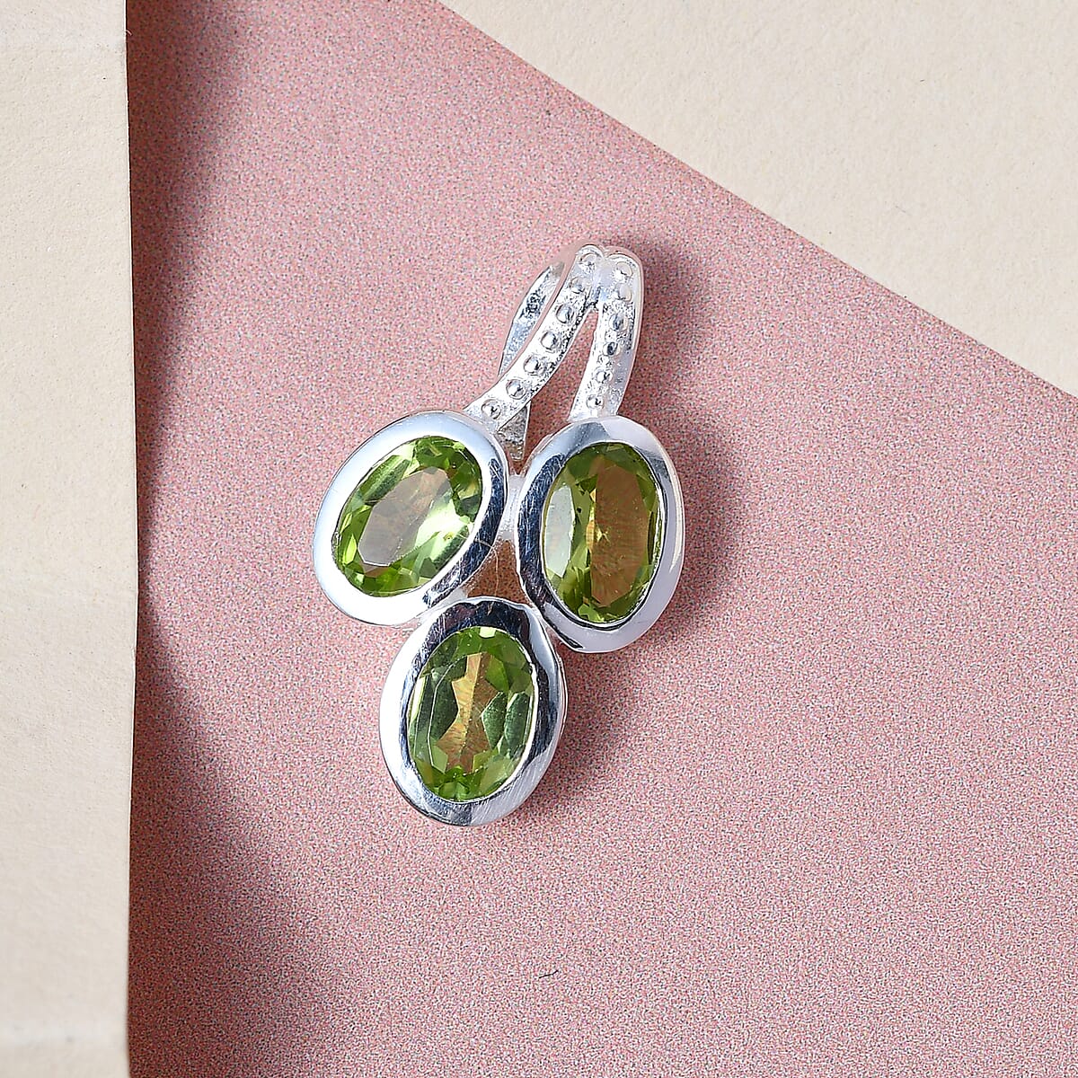Peridot Pendant in Sterling Silver 1.35 ctw image number 1