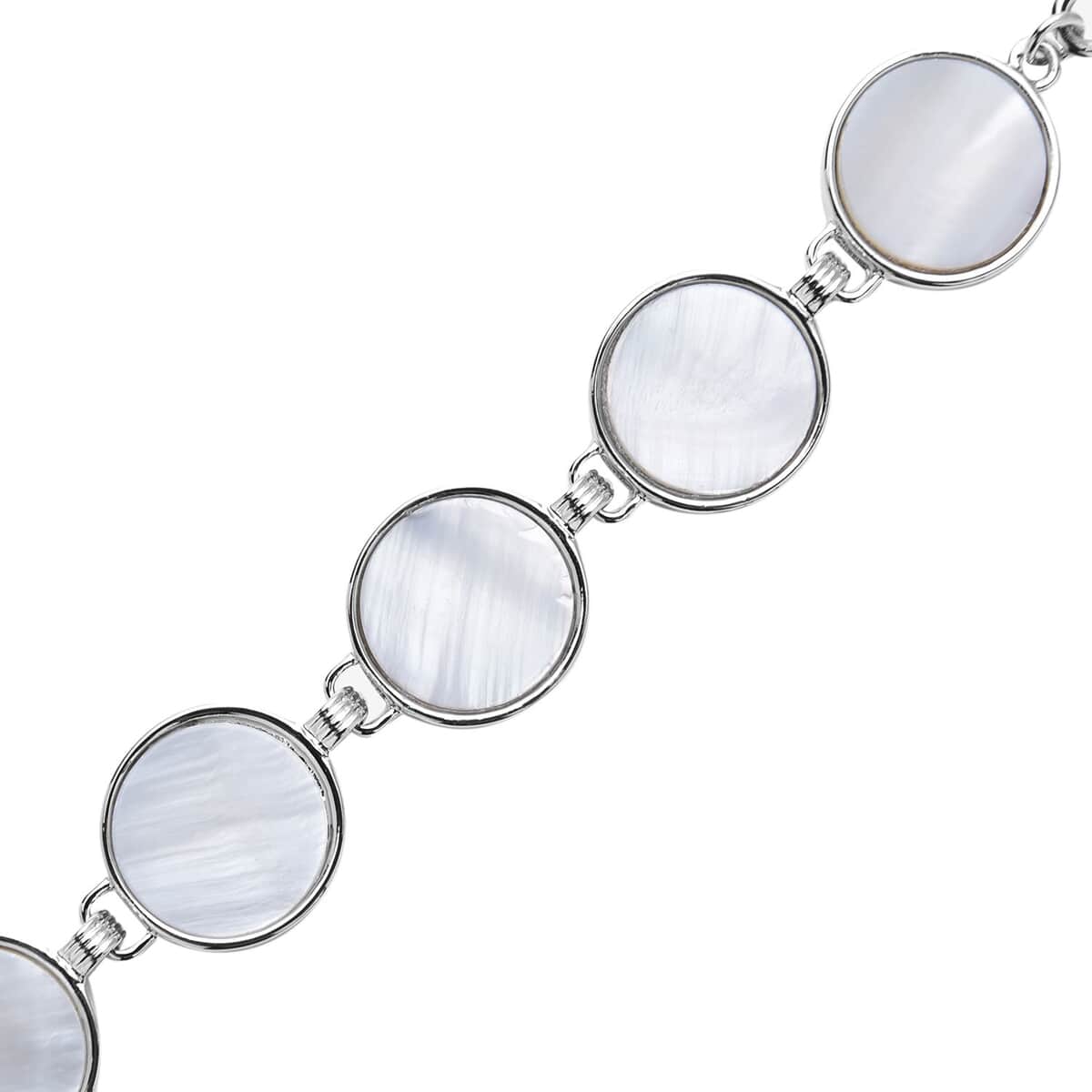 White Shell Disc Shaped Link Bracelet in Silvertone (7-9In) image number 3