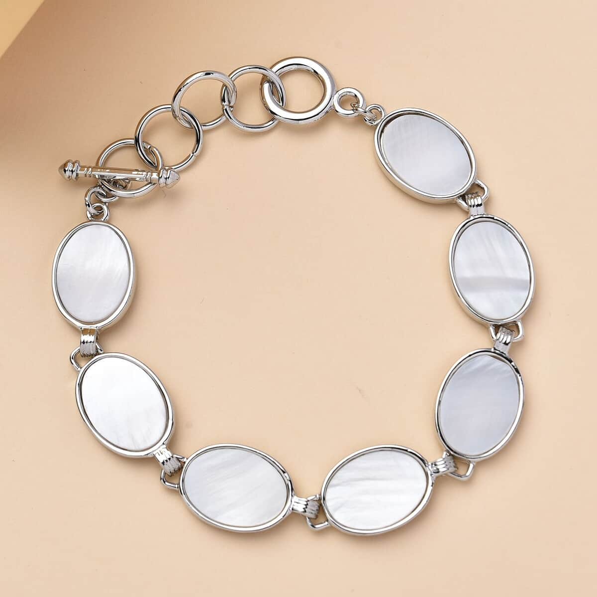 White Shell Oval Shaped Link Bracelet in Silvertone (8-10In) image number 1