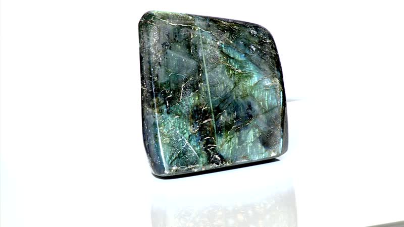 Labradorite Free Form -M (Approx 5045ctw)