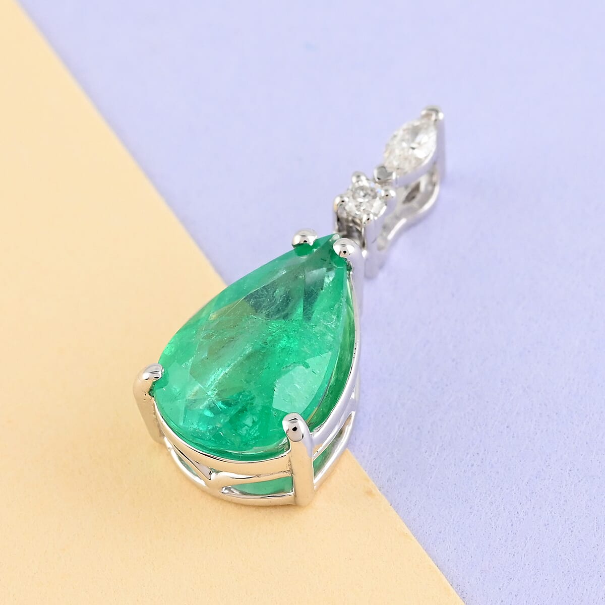Certified and Appraised Rhapsody AAAA Boyaca Colombian Emerald and E-F VS Diamond 2.20 ctw Pendant in 950 Platinum image number 1