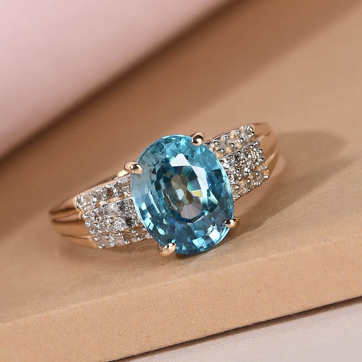 Luxoro 10K Yellow Gold Premium Ratanakiri Blue Zircon and Diamond Ring (Size 9.0) 4.60 ctw image number 1