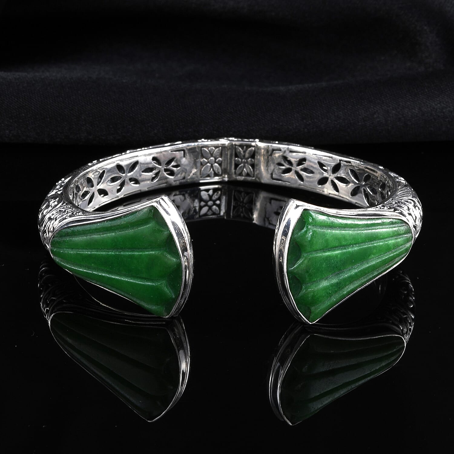 Bali Legacy Green Jade (D) Carved Cuff Bracelet in Sterling Silver (7.25 In) 46.00 ctw