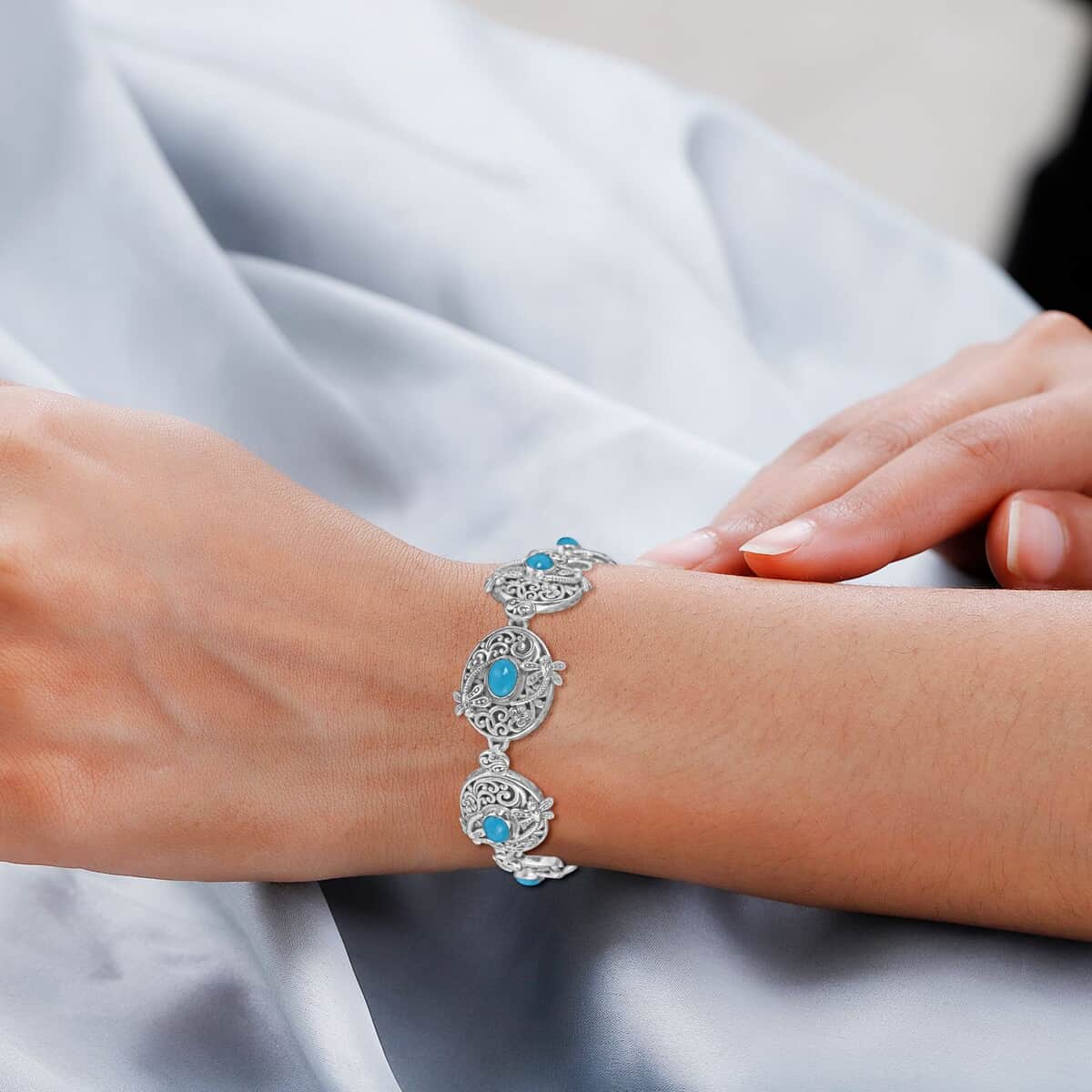 BALI LEGACY Natural Arizona Sleeping Beauty Turquoise Bracelet in Sterling Silver (7.00 In) (32.75 g) 5.00 ctw image number 2