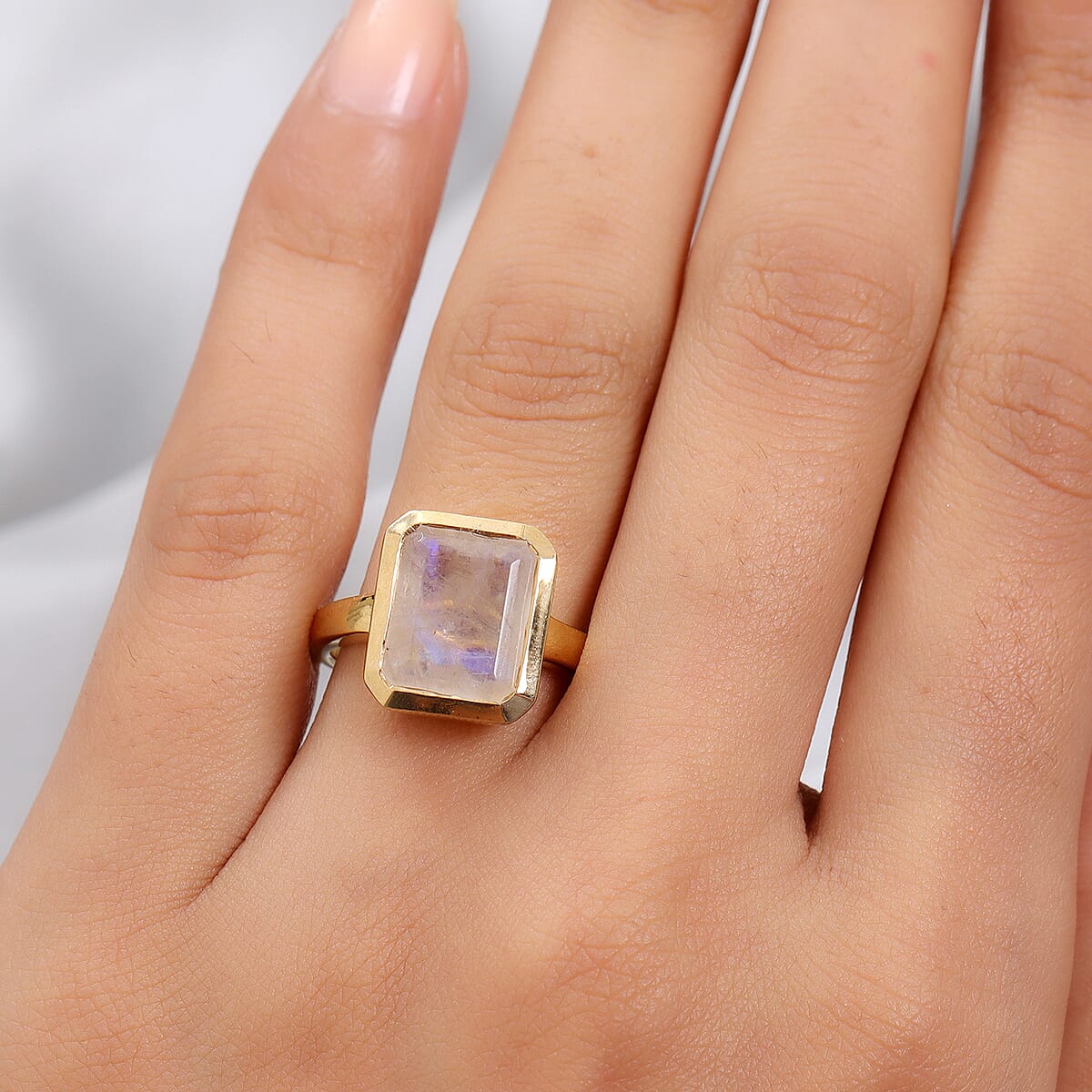 Rainbow Moonstone 5.50 ctw Ring in Vermeil Yellow Gold Over Sterling Silver (Size 10.0) image number 2